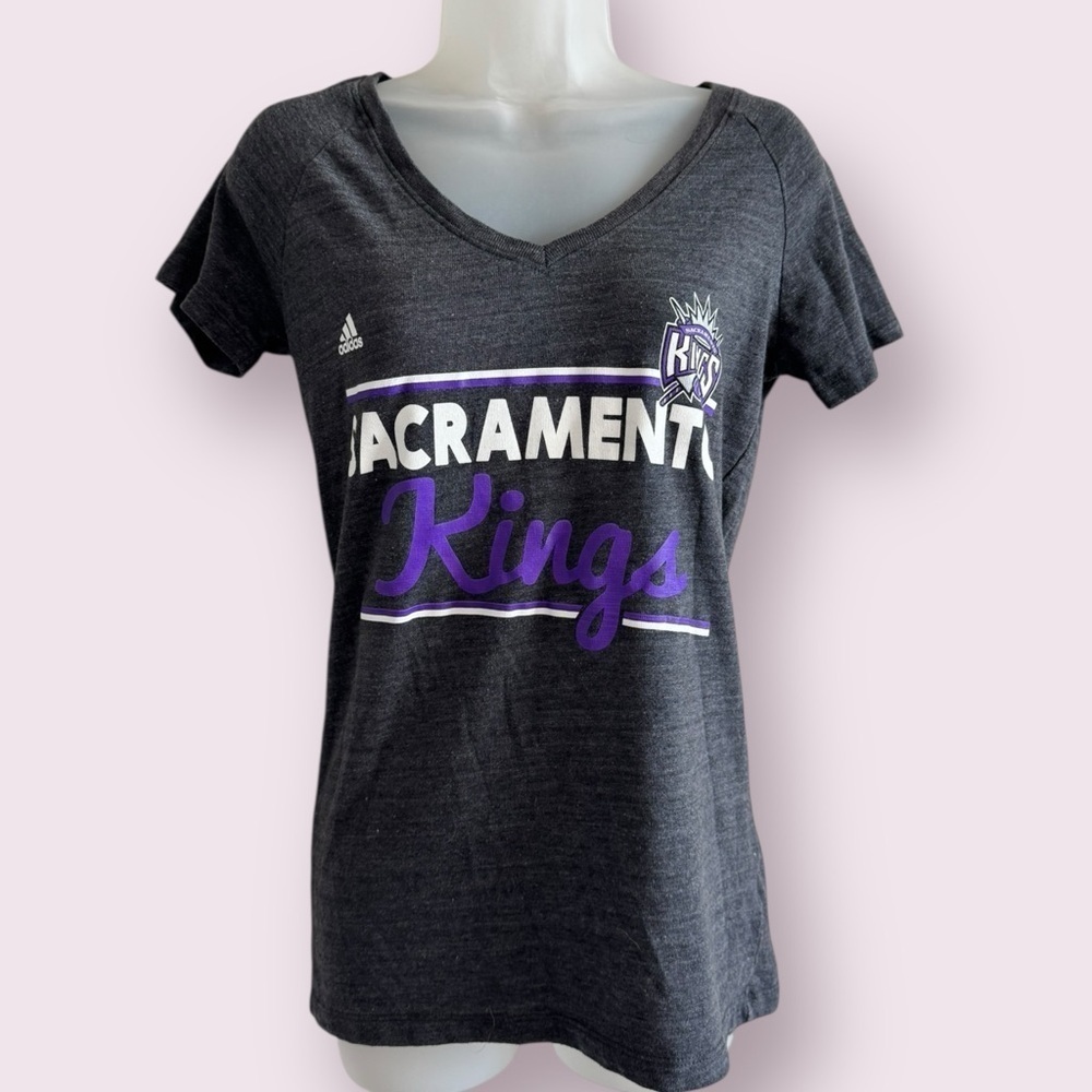Adidas Sacramento Kings Graphic Tee Gray Purple Short Sleeve Size M